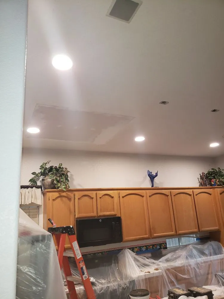 Reliable electrician providing emergency electrical service in , 