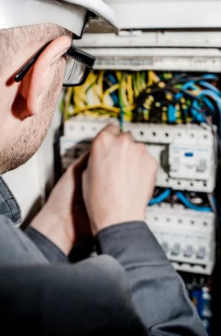 Slide of Viso Electrical Services