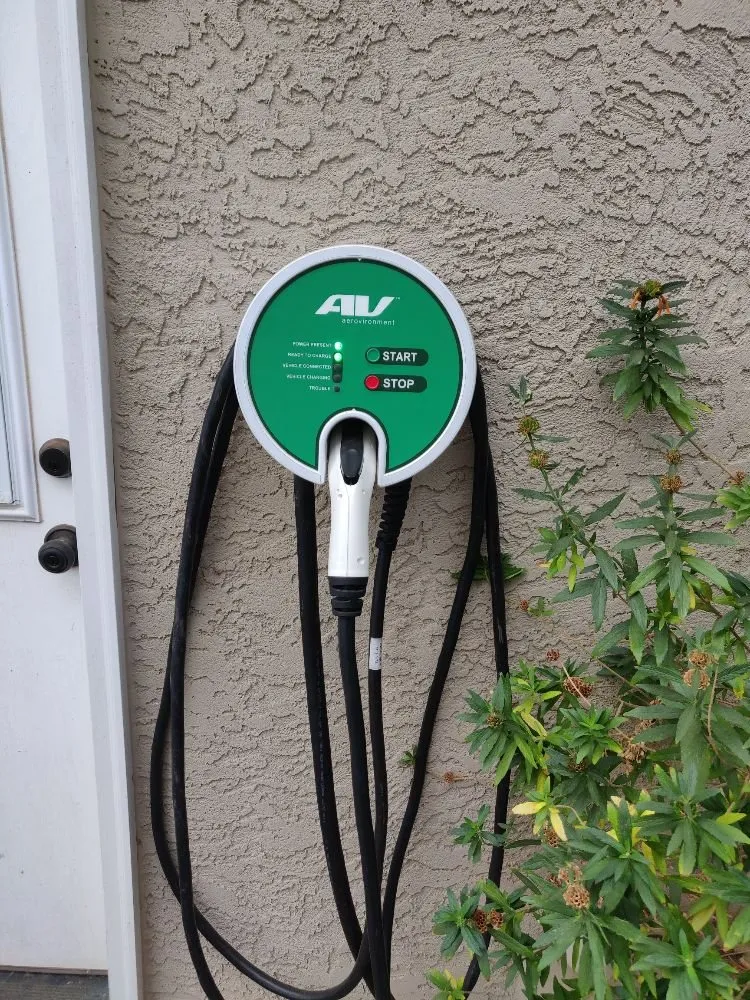 Emergency electrician providing panel upgrade in , 