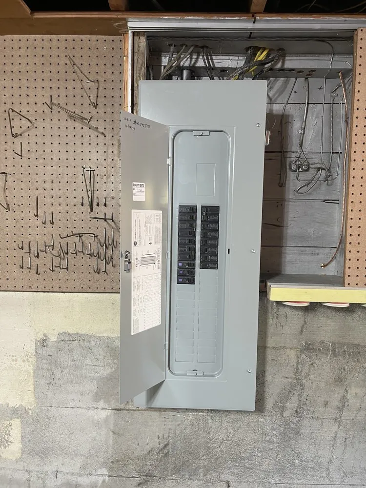 Trusted electrical service for homes in emergency electrical service,  by 