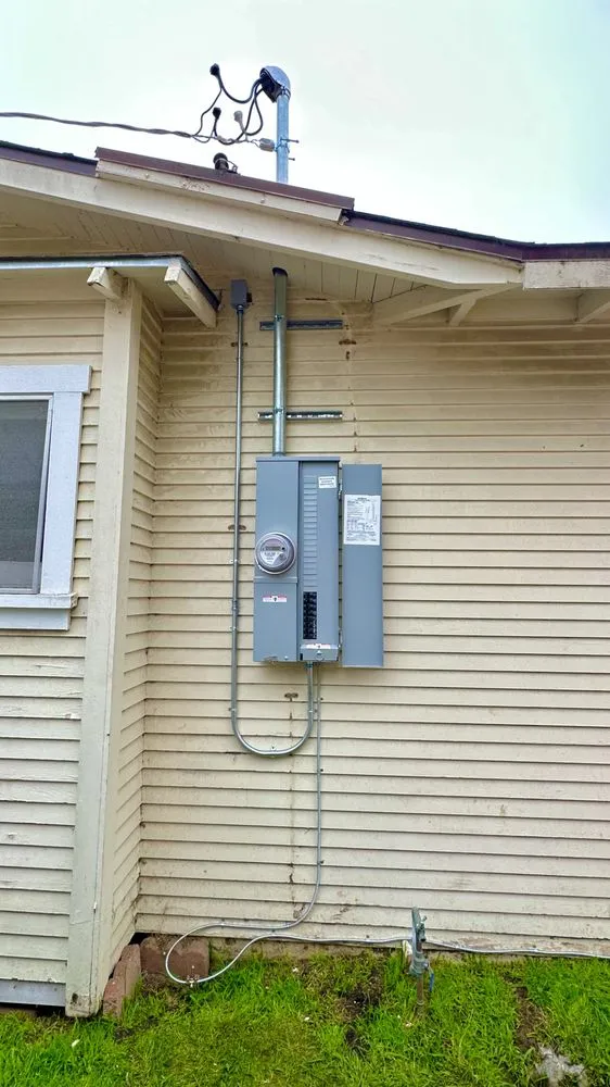 Emergency outlet and switch repair in , by VM Electric Solver