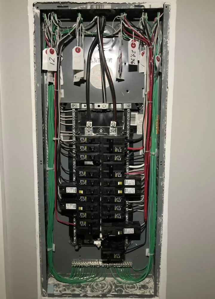 Professional electrician providing outlet and switch repair in Staten Island, NY - Voka electrical advisory