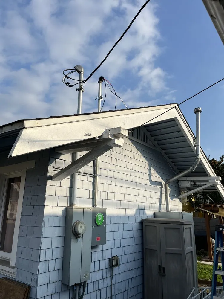 Slide of Volt & More