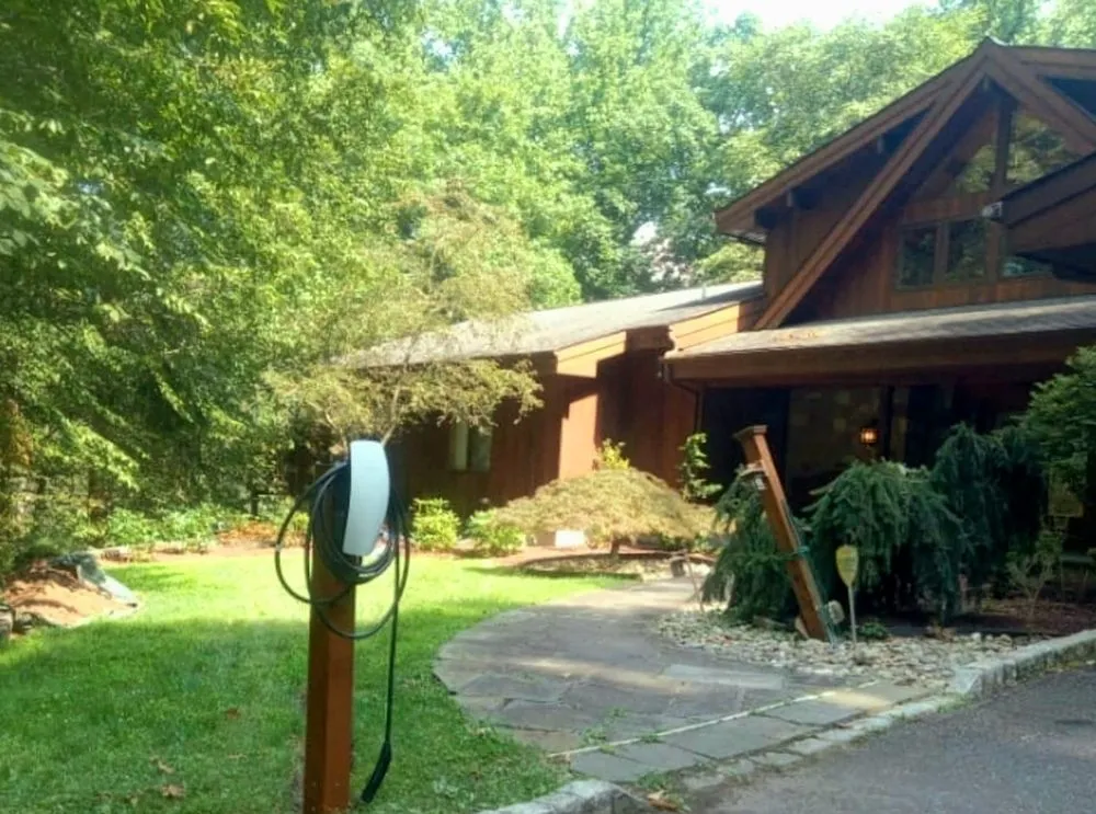 Professional electrician providing emergency electrical service in North Brunswick Township, NJ - Volt 4 Me