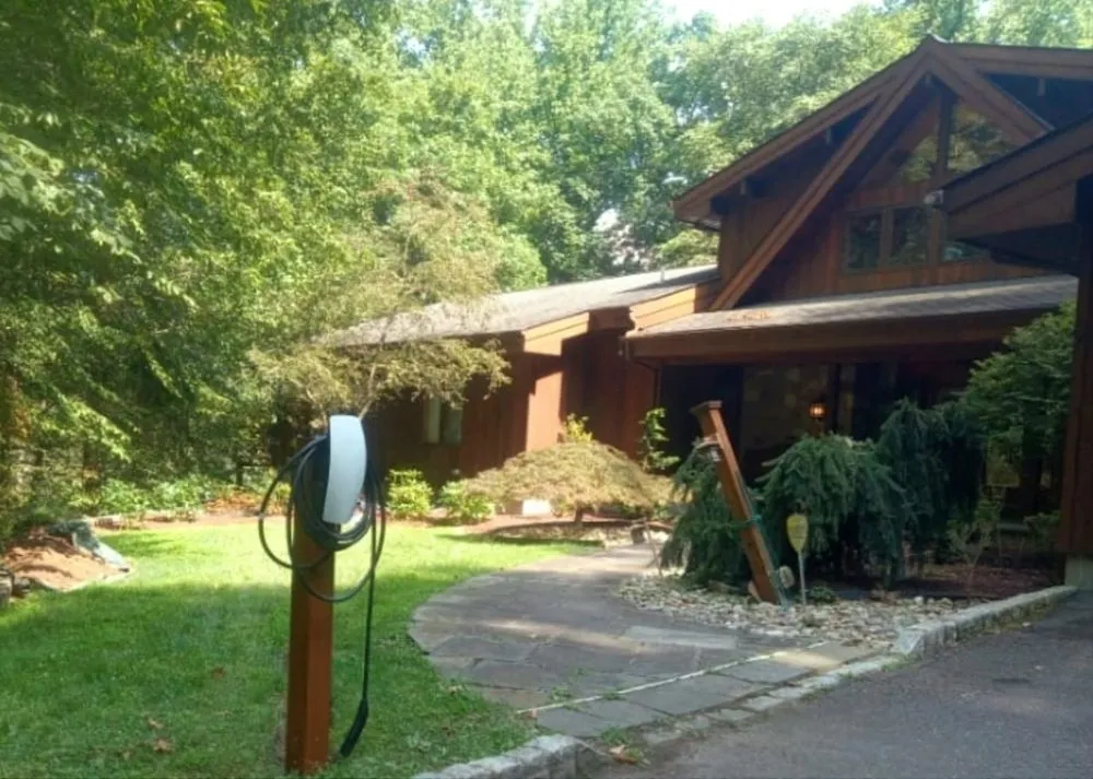 Certified electrician providing outlet and switch repair in North Brunswick Township, NJ - Volt 4 Me