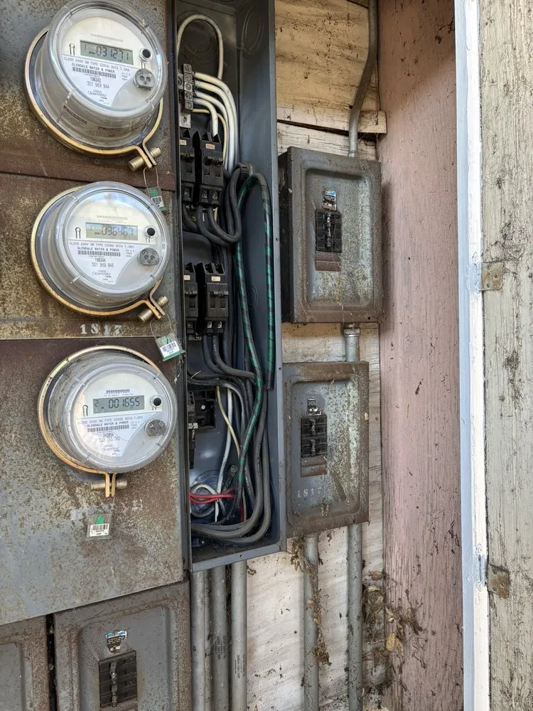 Licensed outlet and switch repair in La Crescenta, CA by Volta Electric