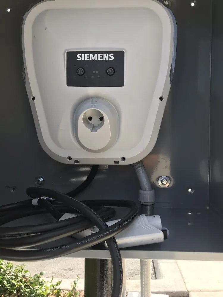 Slide of Voltage Kingz