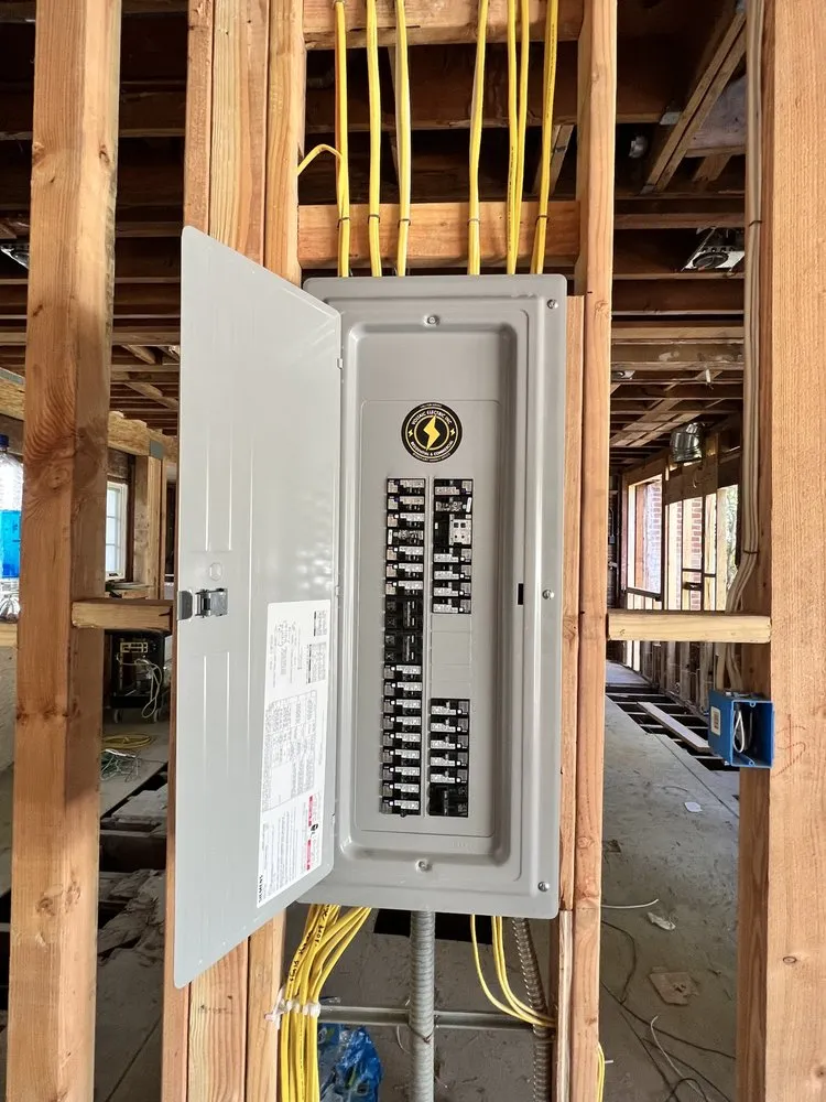 Licensed emergency electrical service experts serving San Fernando Valley, CA - Voltaic Electric