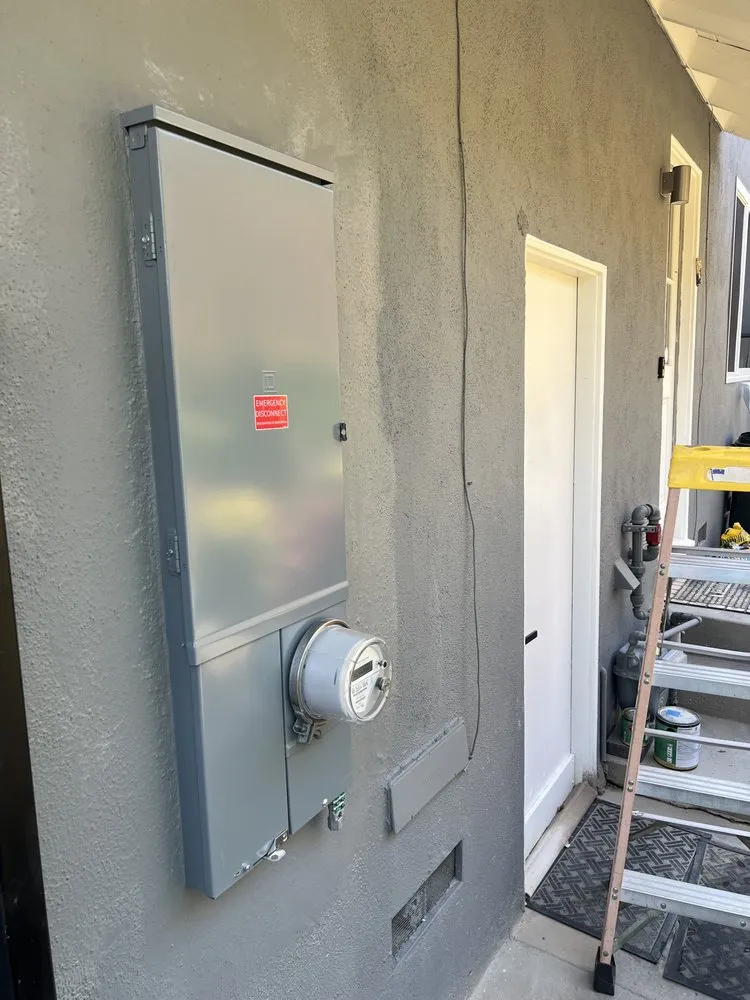 Certified emergency electrical service experts serving San Fernando Valley, CA - Voltaic Electric