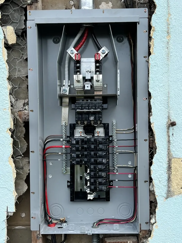 Affordable outlet and switch repair service in San Fernando Valley, CA - Voltaic Electric