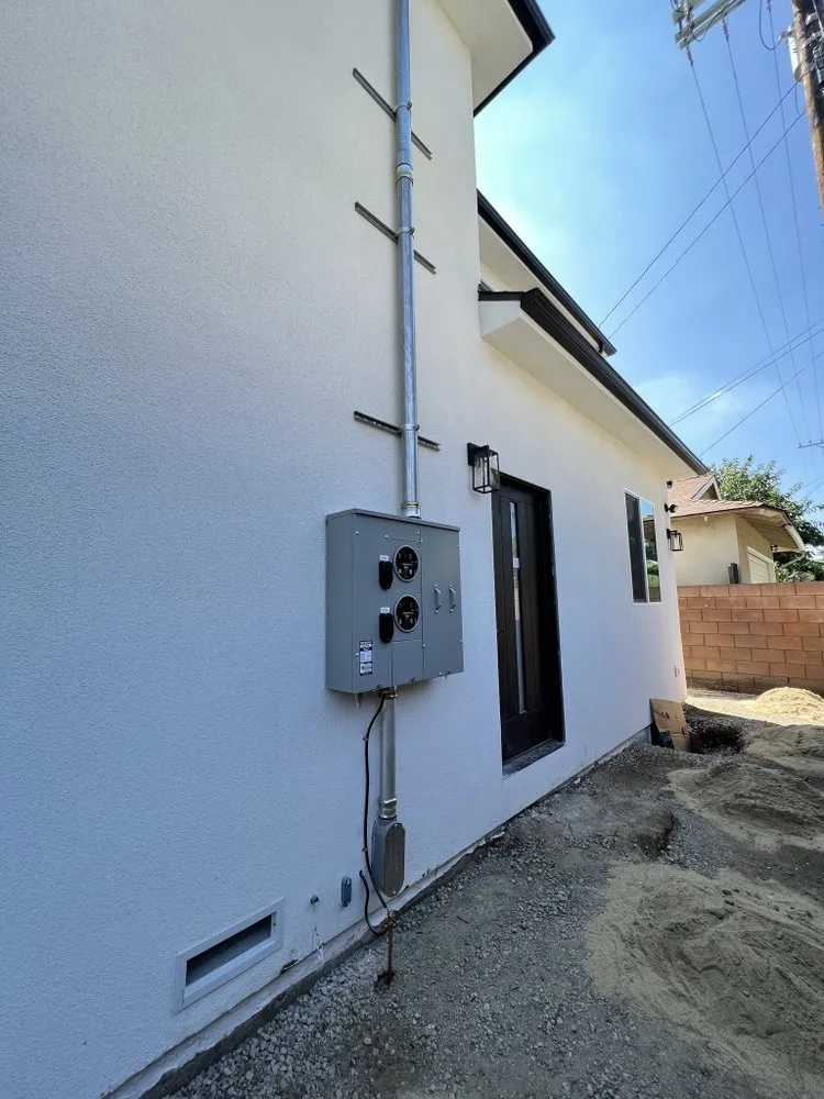 Expert outlet and switch repair experts serving Sunland, CA - Voltech Electric
