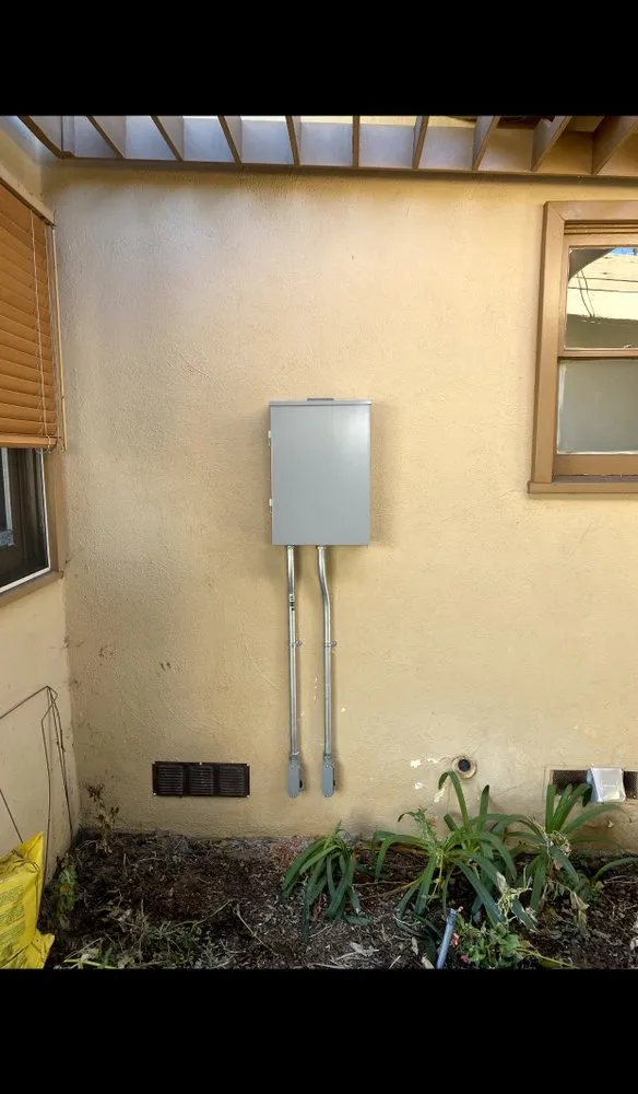 Licensed outlet and switch repair experts serving Sunland, CA - Voltech Electric