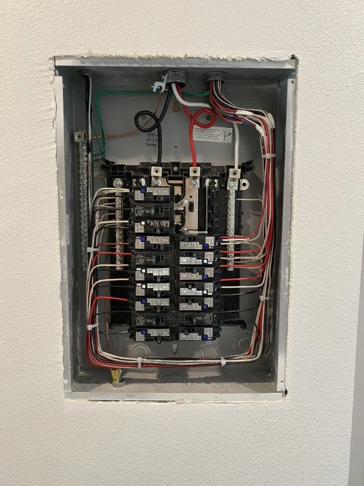 Certified circuit breaker repair experts serving Sunland, CA - Voltech Electric