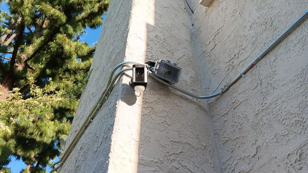 Reliable electrician providing emergency electrical service in , 