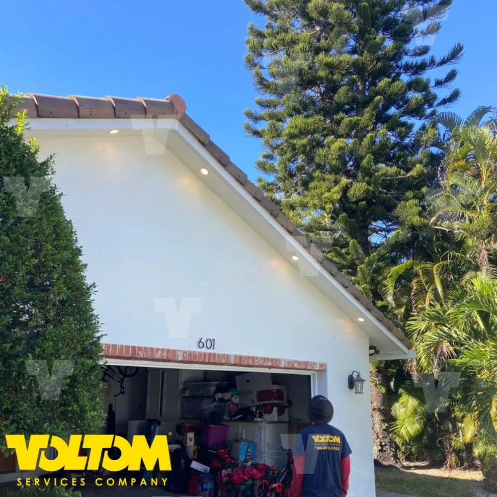 Expert electrician providing circuit breaker repair in , 