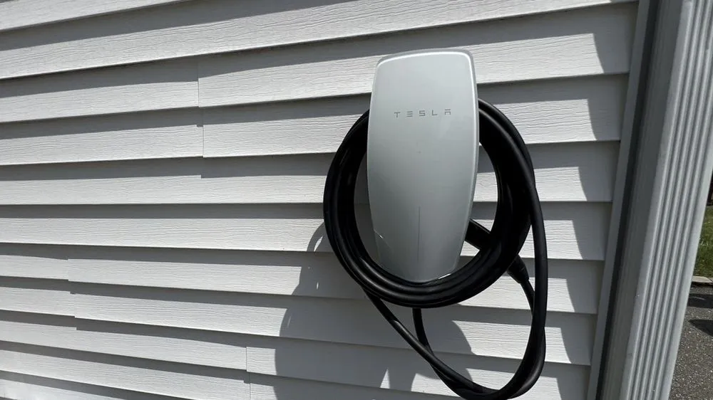 Slide of Vomaz Electric