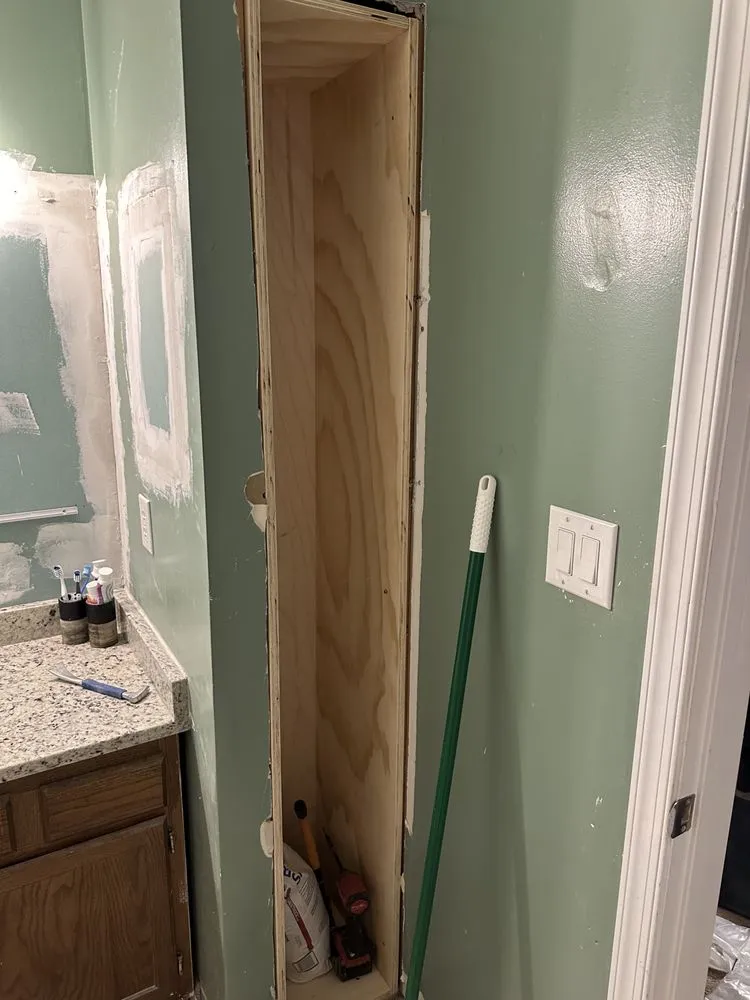 Professional circuit breaker repair service in , - W & W Handyman Services