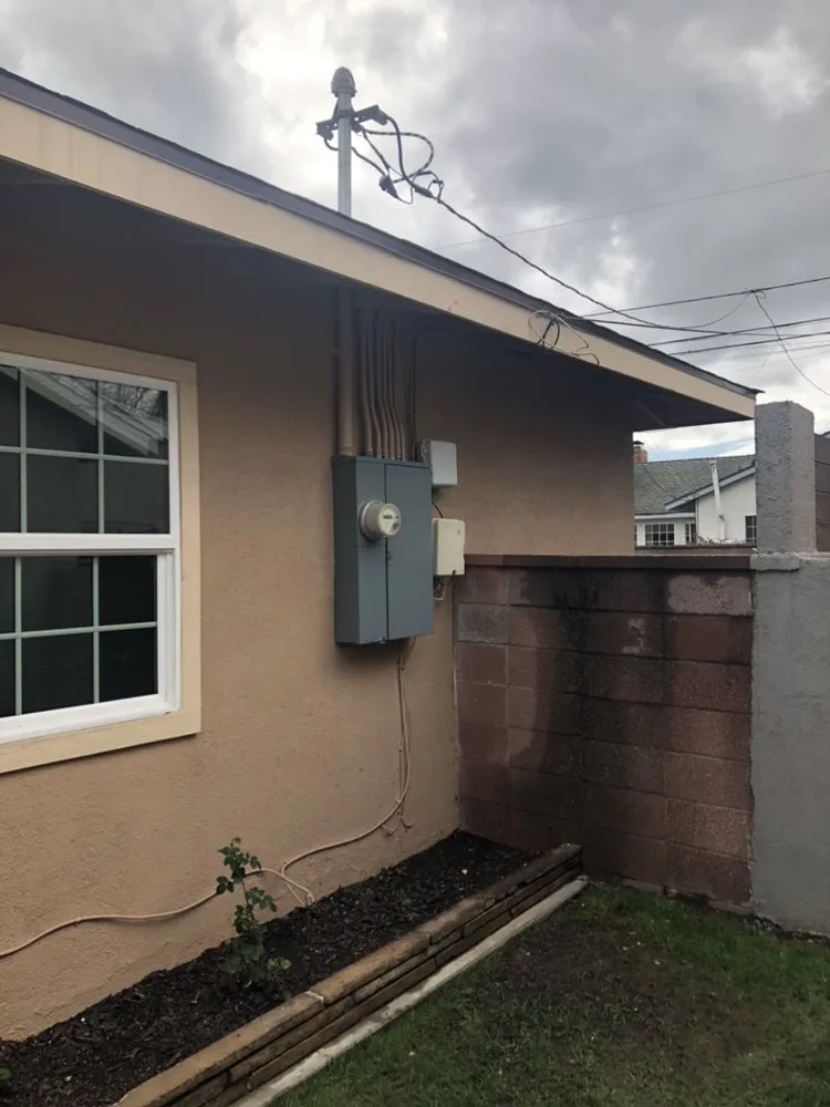 Certified electrician providing emergency electrical service in , 