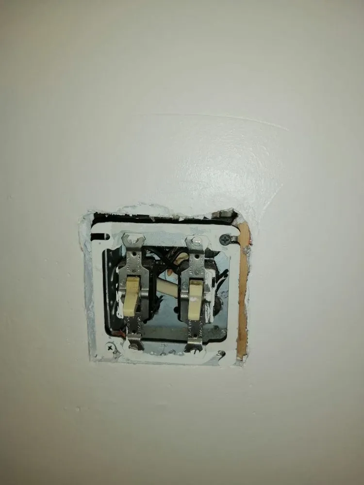 Emergency electrical repair in ,  by W Lopez Handyman and Electrical Services