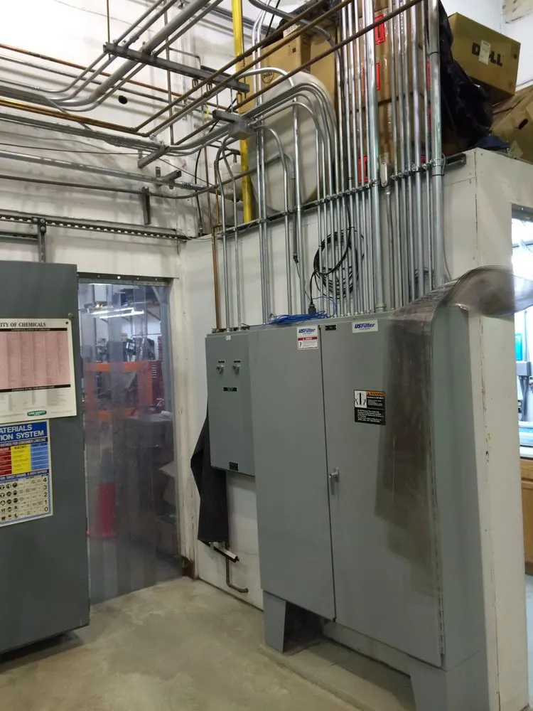 Reliable electrician providing electrical repair in , 