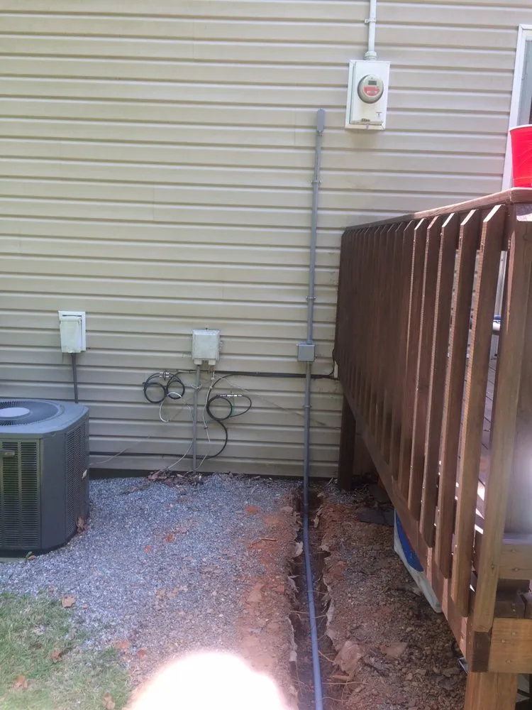 Emergency electrical service for homes in circuit breaker repair,  by 