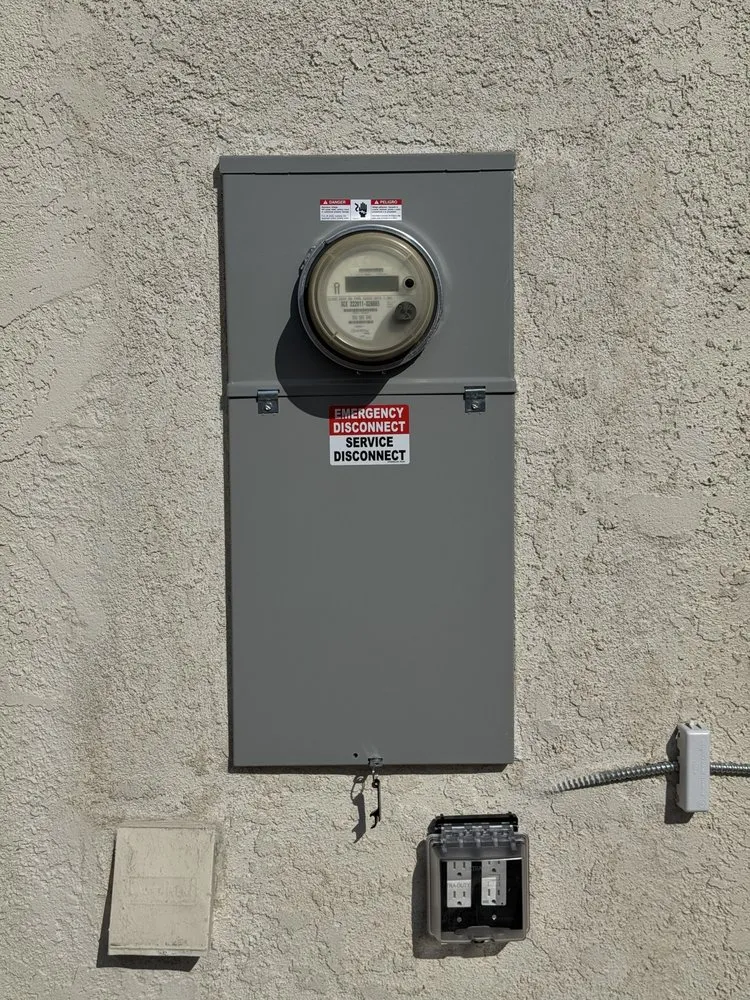 Licensed electrical service for homes in lighting installation, by