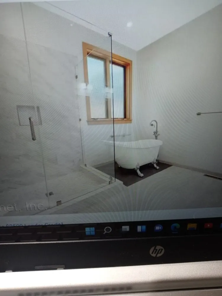 Emergency electrician providing outlet and switch repair in , 