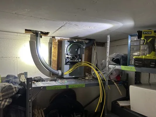 Walt’s Electric, Renovation and Remodeling Logo