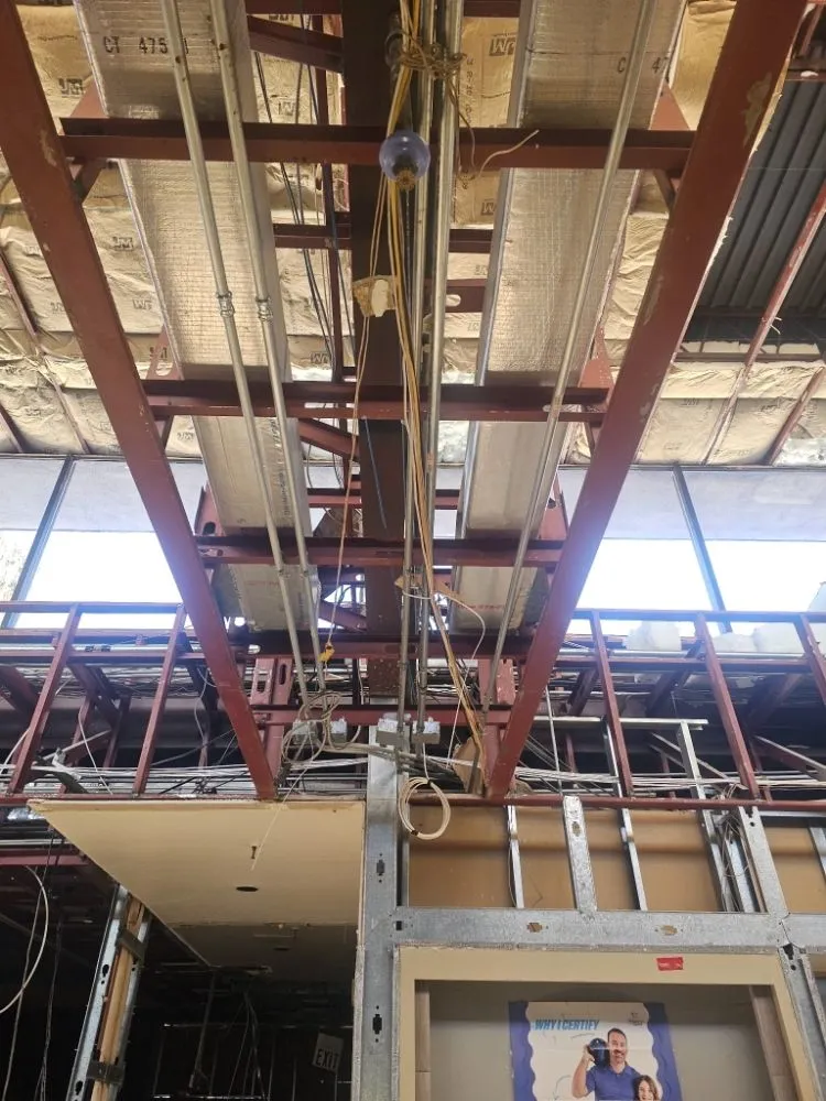 Reliable electrician providing circuit breaker repair in , 