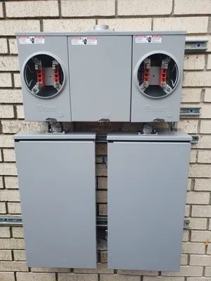 Waukegan Electrician Service Logo