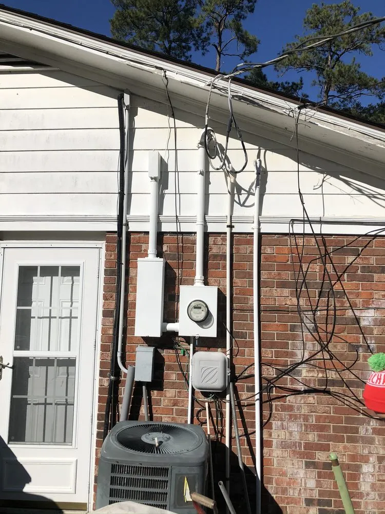 Trusted electrician providing electrical repair in , 