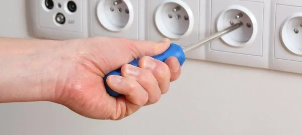 Waverly Pl Electricians Logo