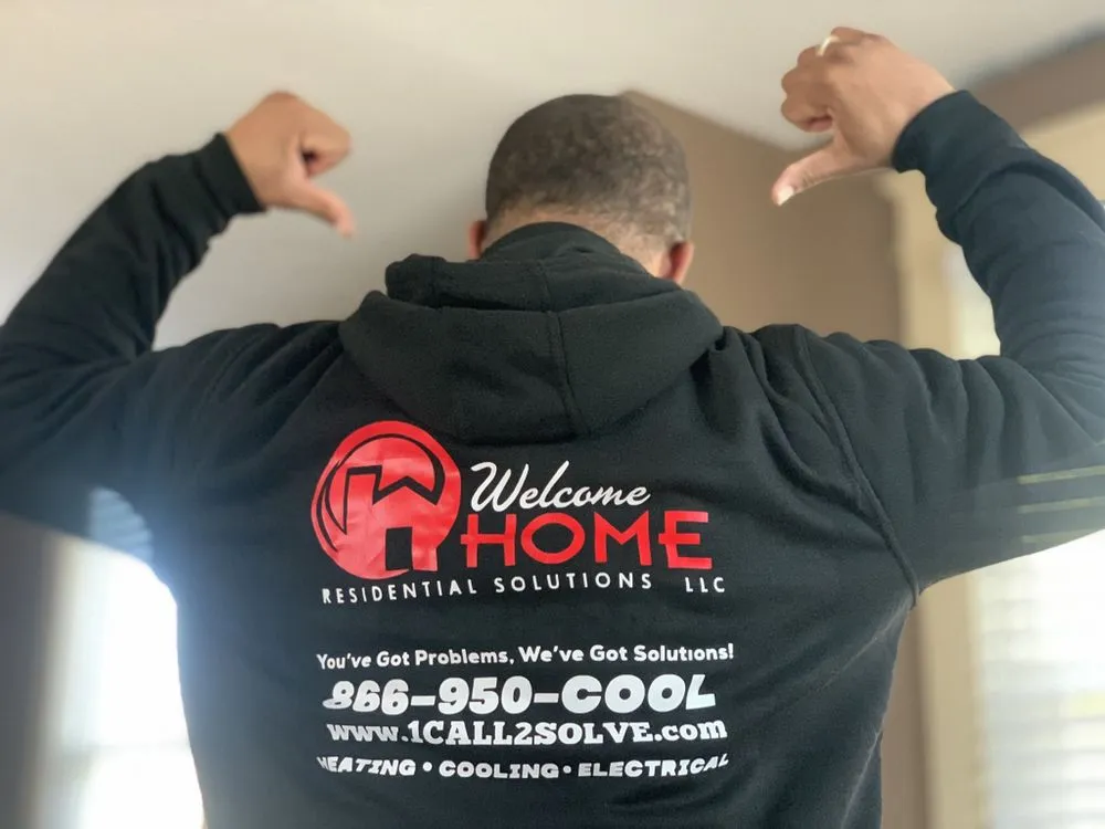 Licensed electrician providing electrical repair in , 