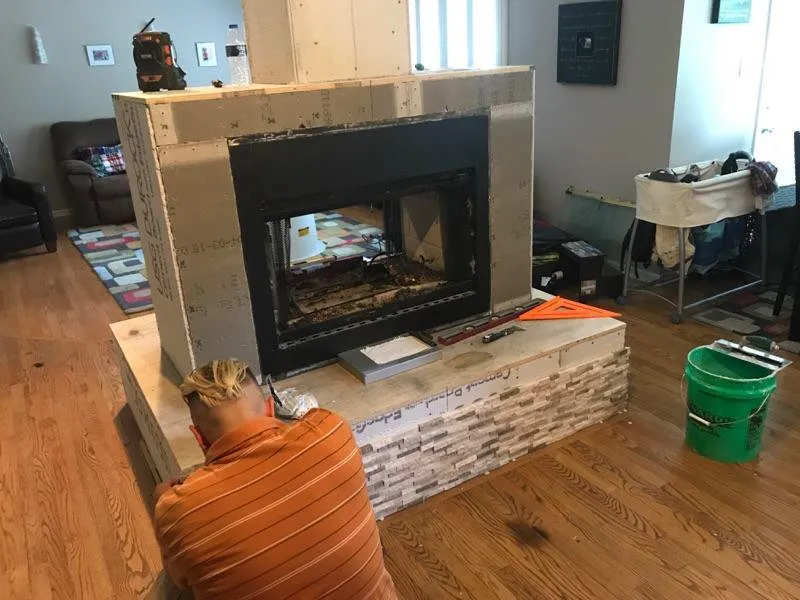 Emergency electrician providing emergency electrical service in , 