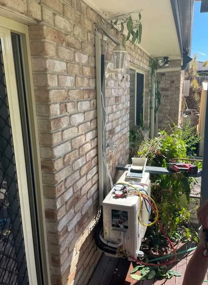 Licensed electrician providing lighting installation in , 