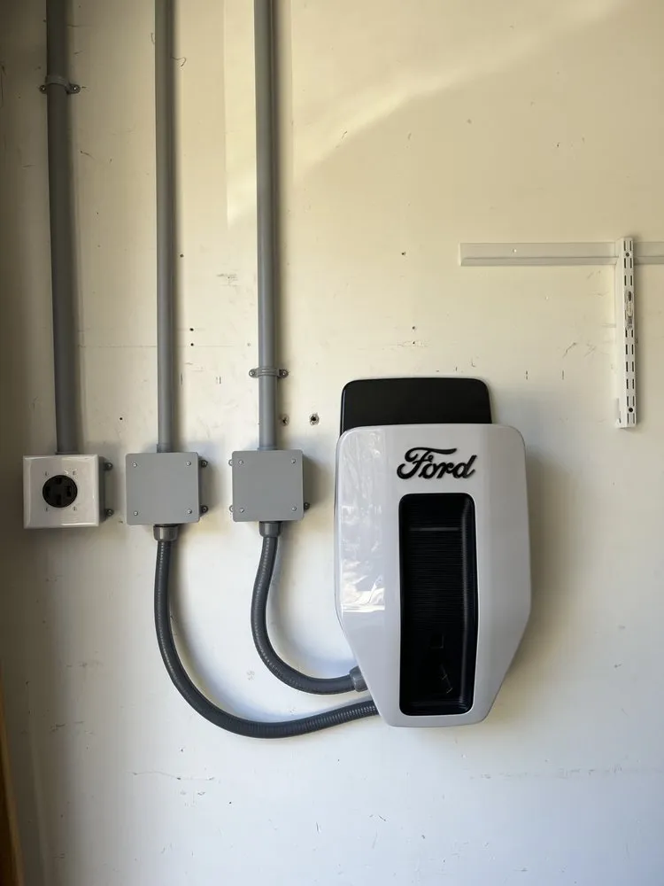 Professional electrical service for homes in emergency electrical service,  by 