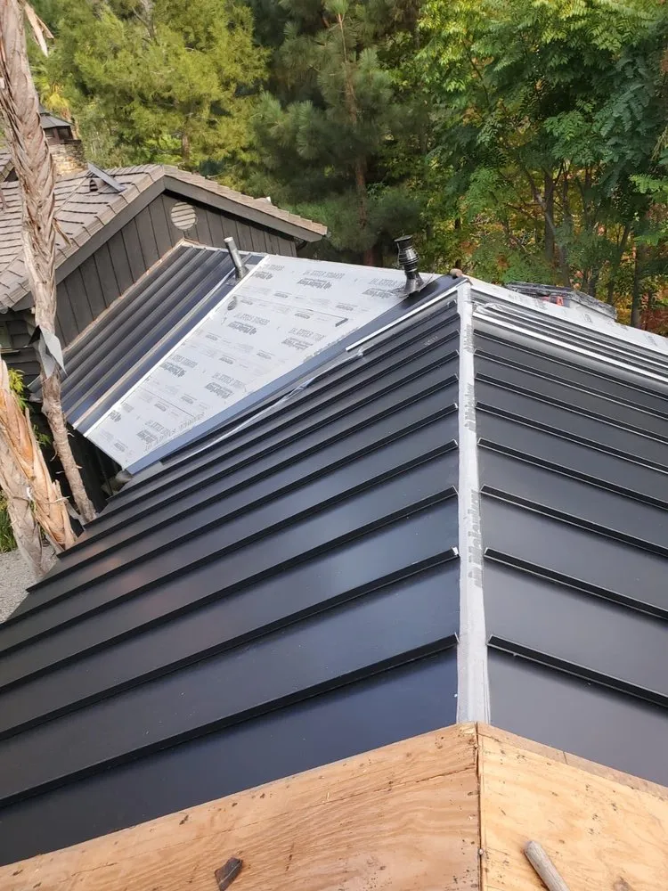 Emergency electrical service for homes in lighting installation,  by 