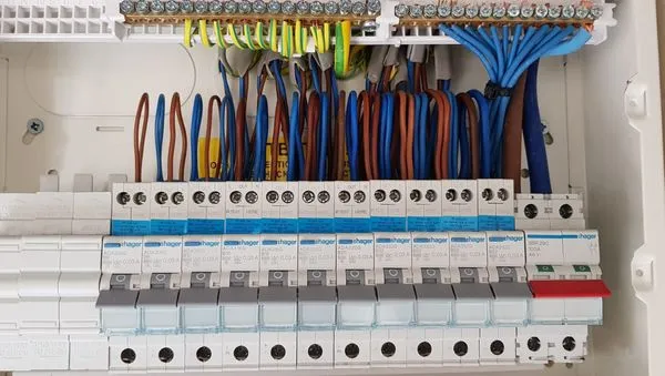 White Plains Electric Logo