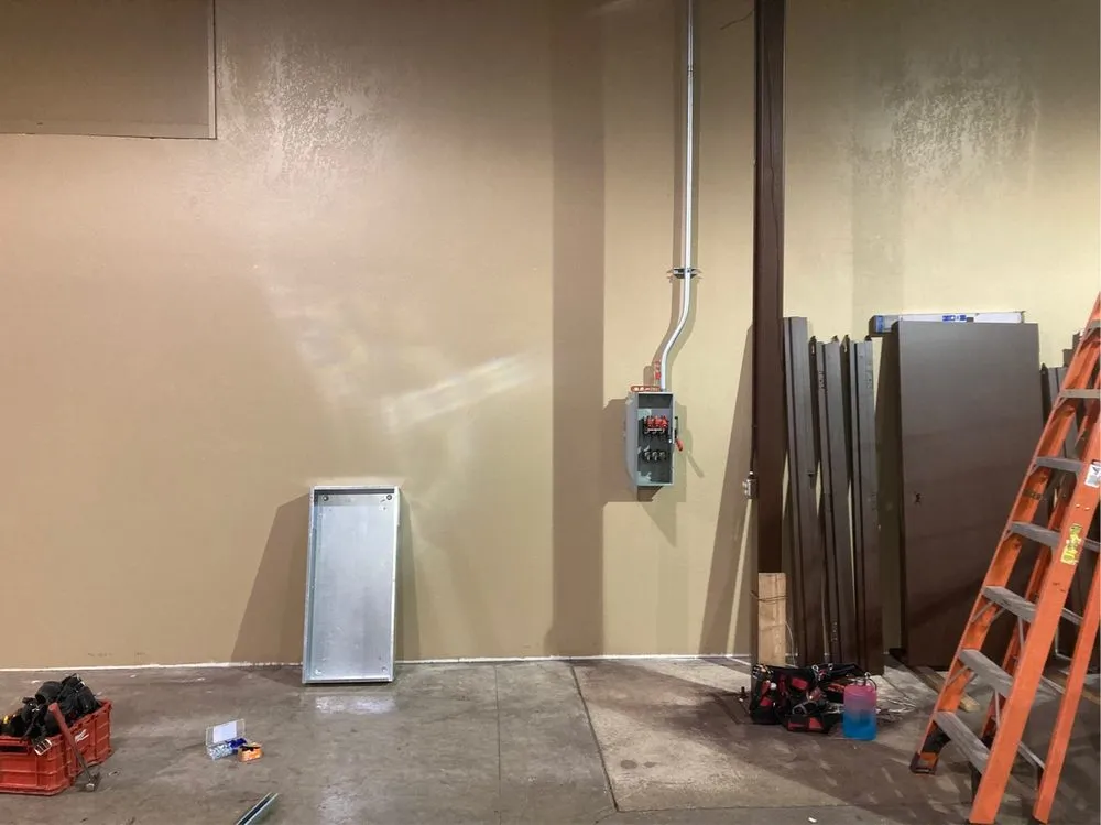 Slide of White Rhino Electric