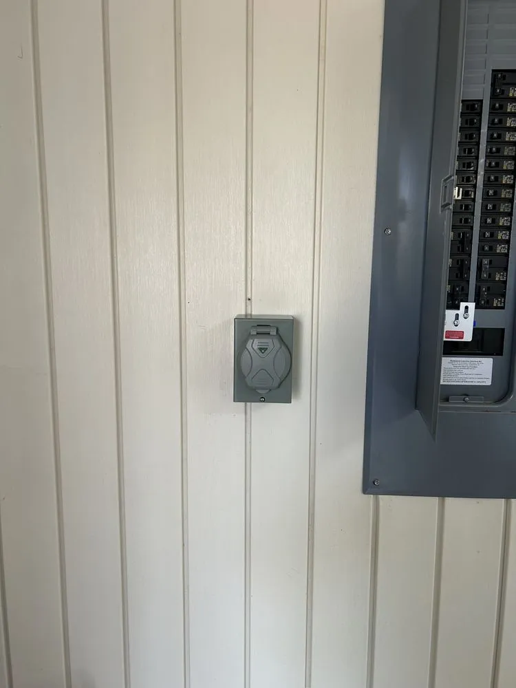 Emergency circuit breaker repair experts serving Hortense, GA - Whitehouse Electric