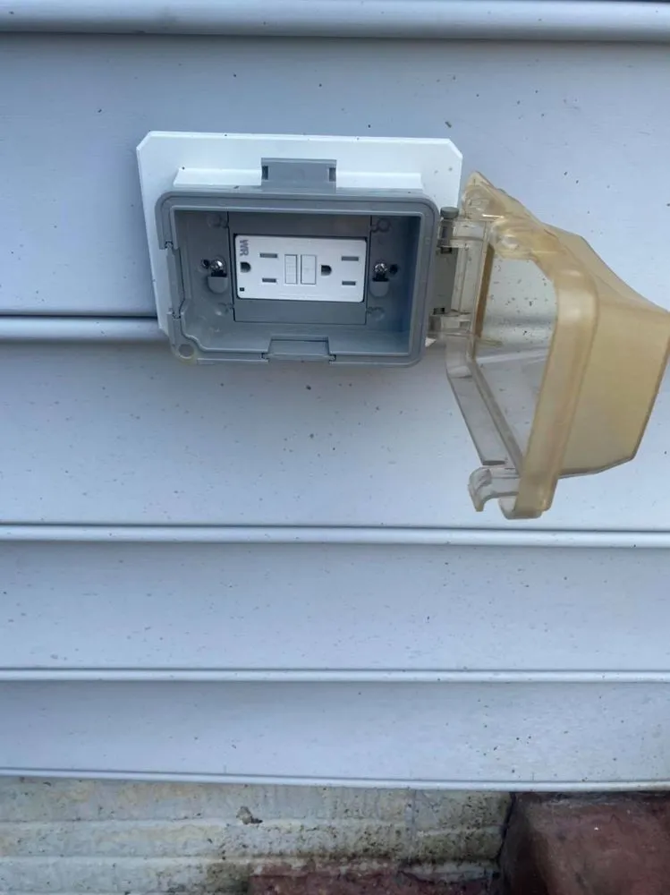 Slide of Whitelist Licensed Electrician