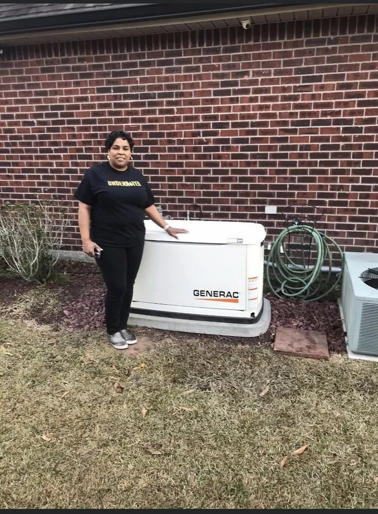 Certified electrician providing circuit breaker repair in , 