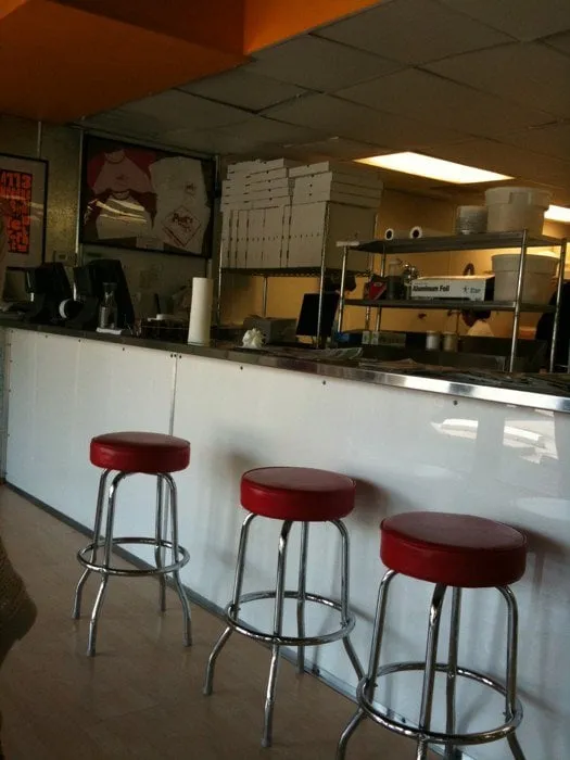 Professional electrician providing circuit breaker repair in , 