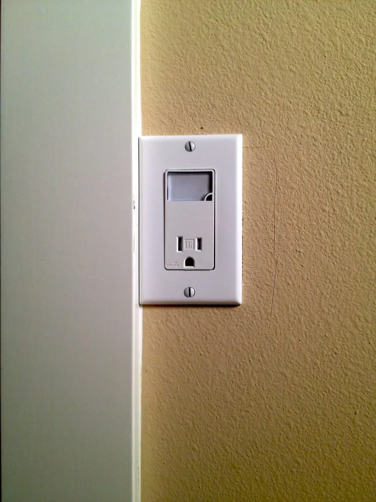 Certified electrician providing electrical repair in , 