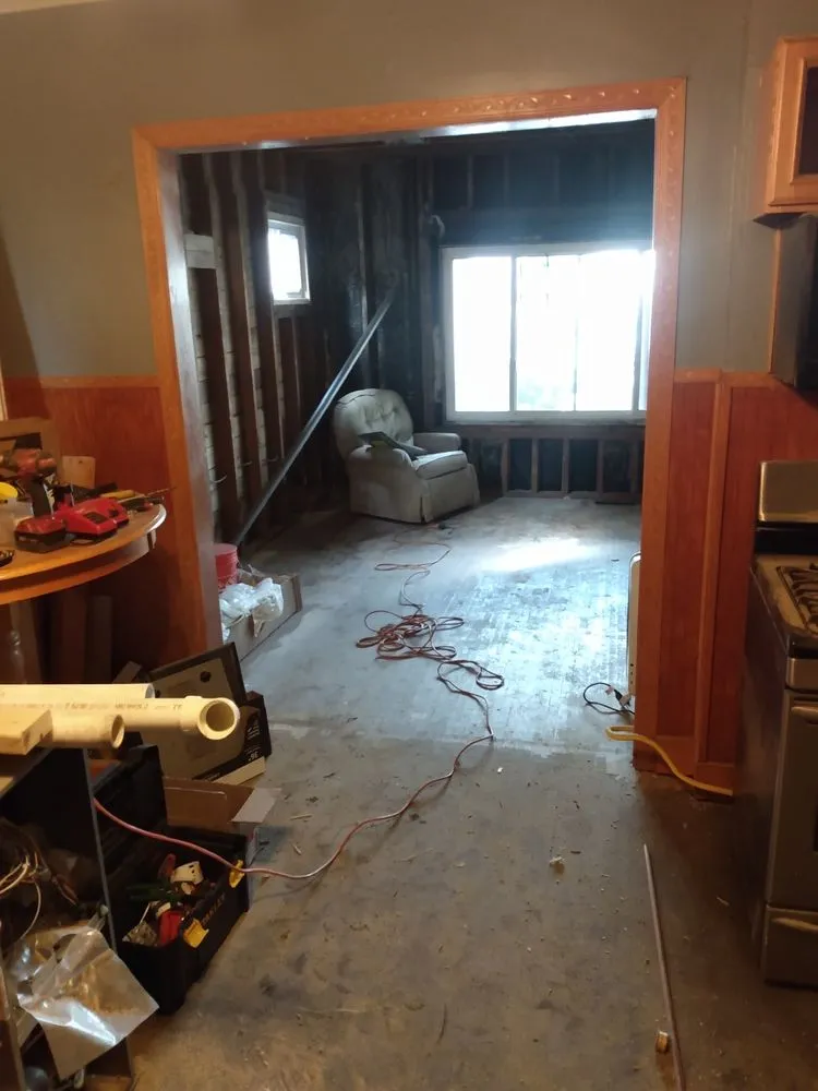 Trusted electrician providing emergency electrical service in , 