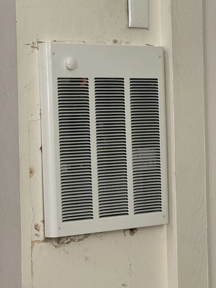 Certified electrician providing circuit breaker repair in , 