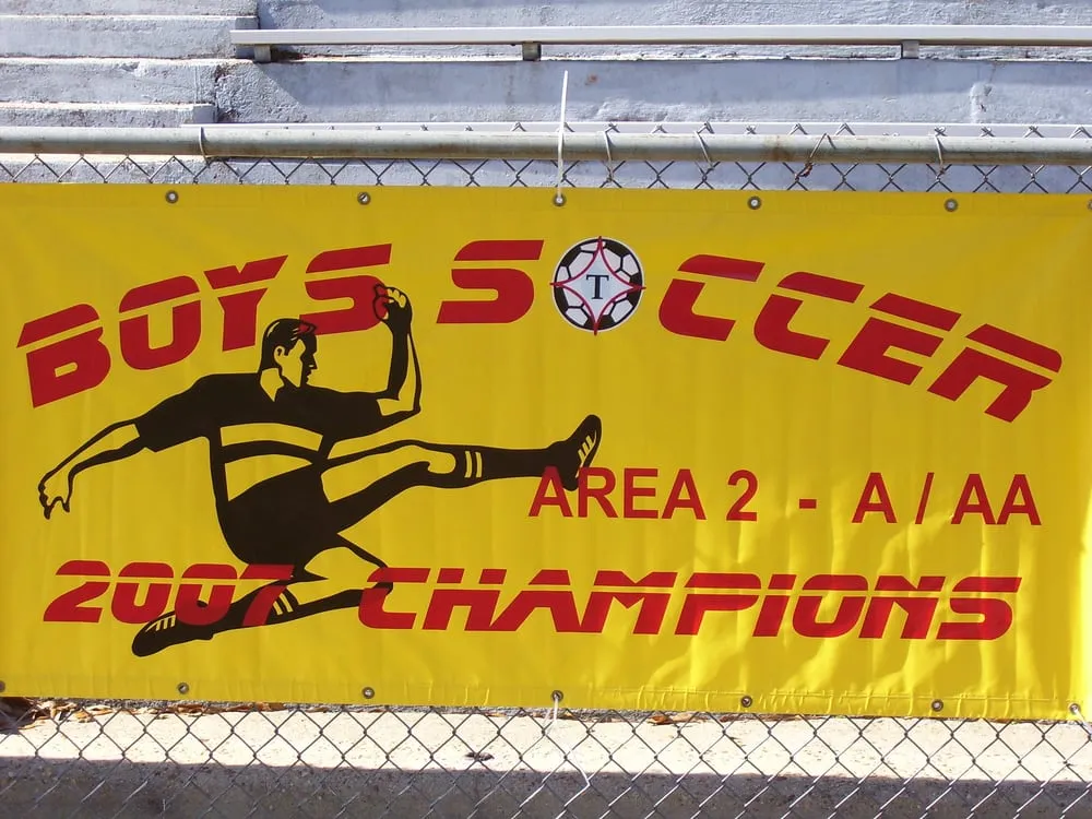 Licensed electrician providing circuit breaker repair in , 