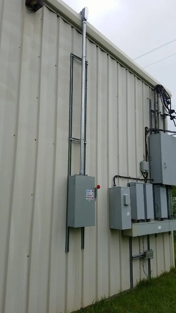 Emergency electrician providing lighting installation in , 