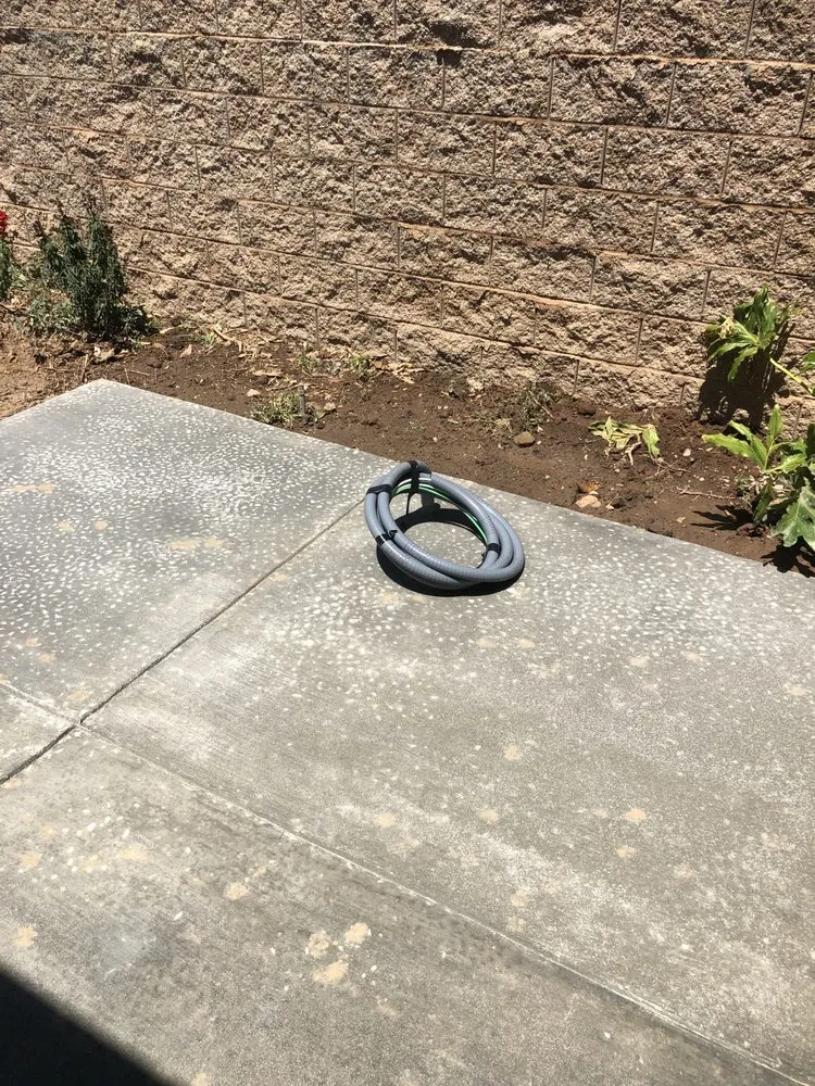 Emergency electrician providing emergency electrical service in , 