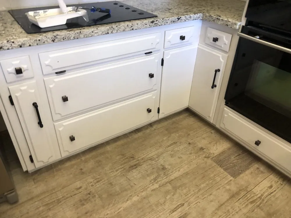 Affordable electrician providing electrical repair in , 